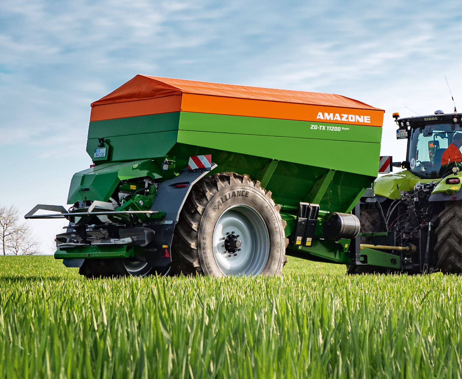 Nowy zaczepiany rozsiewacz uniwersalny ZG-TX 11200 Super z maksymalną ładownością i wydajnością Der neue angehängte Kombistreuer ZG-TX 11200 Super mit maximalem Volumen bei großen Arbeitsbreiten