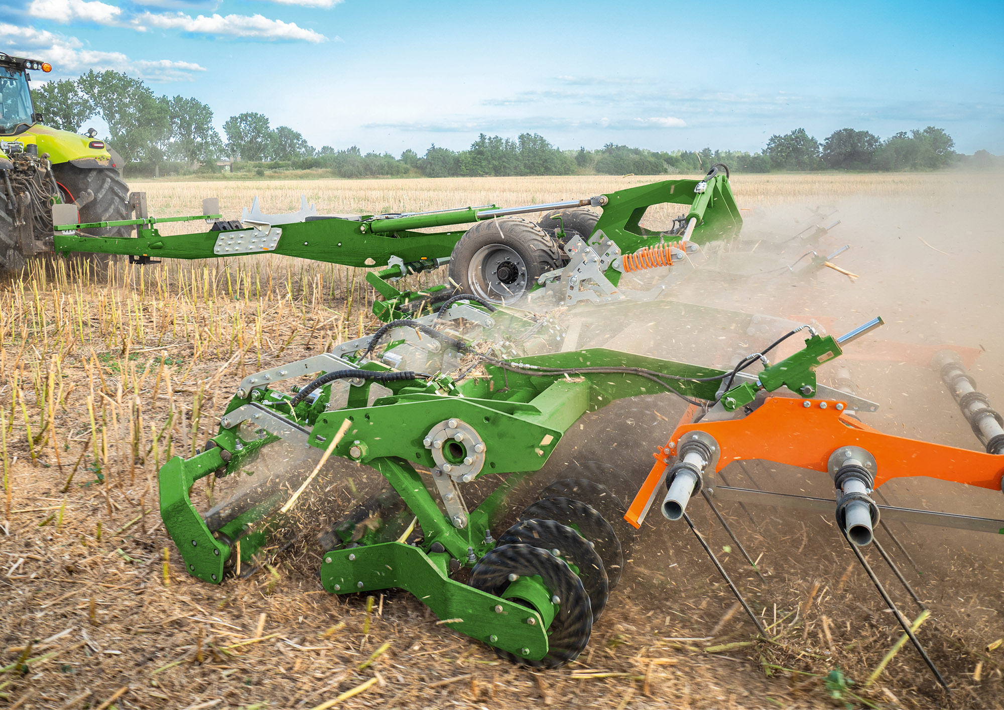 Maksymalna wydajność przy szerokości roboczej 12 m i prędkości roboczej do 20 km/h (© AMAZONE: TopCut12000-2T_Claas_d0_kw_Q7224067_d1_250801_GO.jpg) Maximale Schlagkraft mit 12 m Arbeitsbreite und Arbeitsgeschwindigkeiten von bis 20 kh