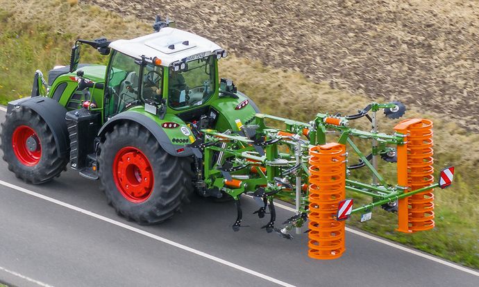 Cenio 4000-2 porusza się pewnie również na drodze
