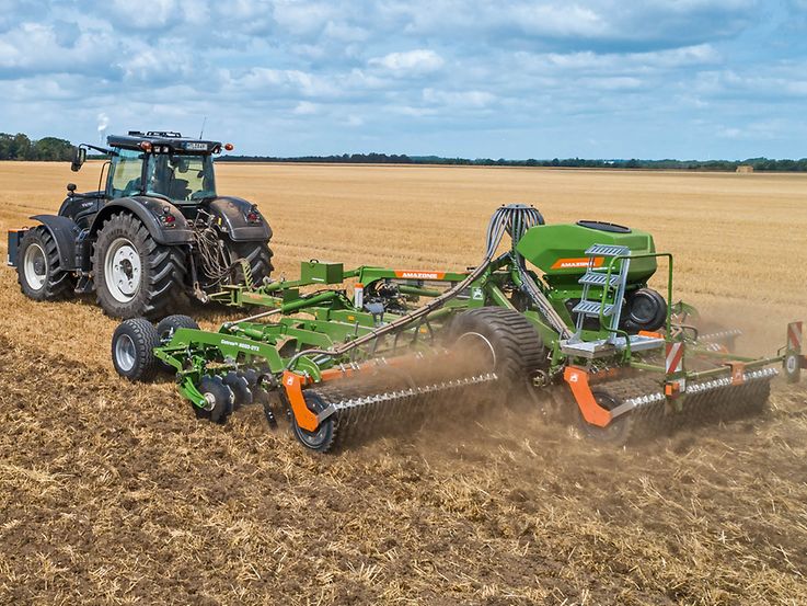 Mittelfahrwerk – laufruhig und wendig! (1) CatrosXL8003-2TX_GD501_Valtra_d0_kw_DJI_0962_d1_221011_CMS