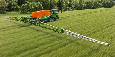 Pantera 7004 mit 36 m breitem Super-L3-Gestänge