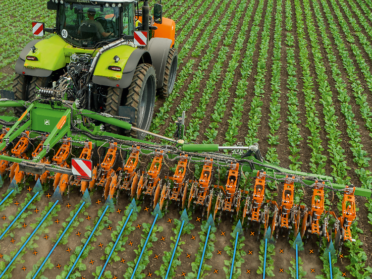 Gleichzeitig Hacken und Spritzen (3) Venterra_VR4_KPP-M_SmartVision_FT-P_Ruebe_Claas_GL_A001C0051_240516_UJG2_d0_241105_Beileger_CMS