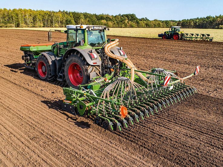 Kreiselgrubber KX und KG (3) Avant6001-2_KG6002-2_FTender1600_Fendt_d0_kw_DJI_0391_d1_210812