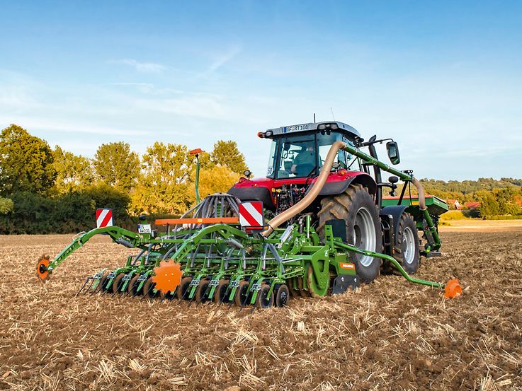 Kreiselegge KE 02-Rotamix (1) Avant3000_MasseyFerguson_d0_kw_DJI_0797_d1_210812